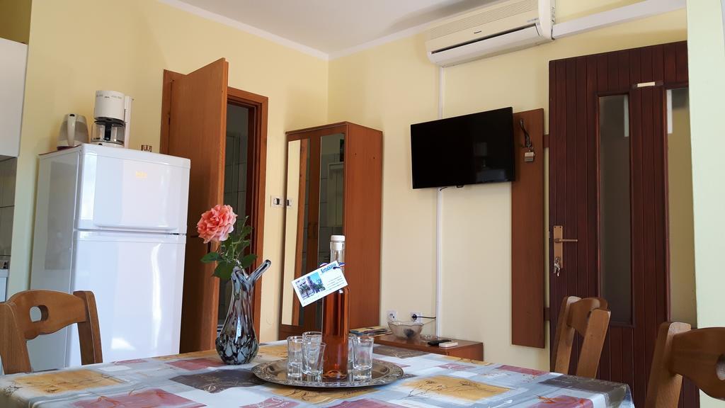 Apartment Krizanovic Malinska Esterno foto
